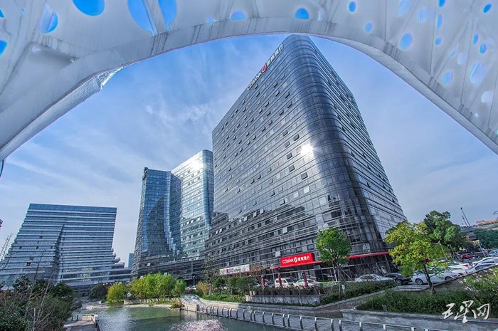 杭州新天地中央活力区"活力"全开 "24小时繁华"的商务范儿